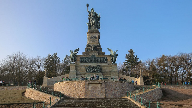 Bildtext: Niederdenkmal